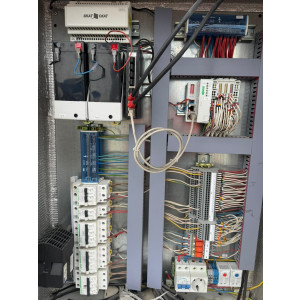 Шкаф коммутационный системы GSM с резервным питанием, IP54, утеплённый